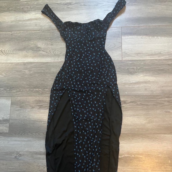 Black, long slit dress with flowers - Picture 4 of 4